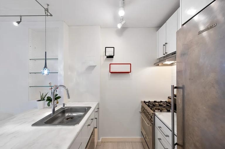 350 West 50th Street - Photo 2