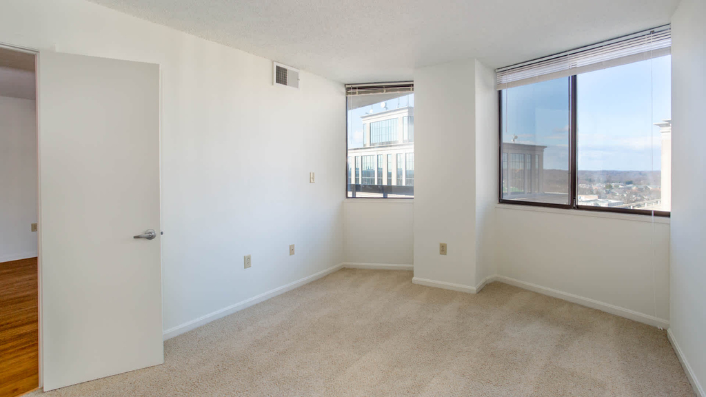 2250 Clarendon Blvd. - Photo 23
