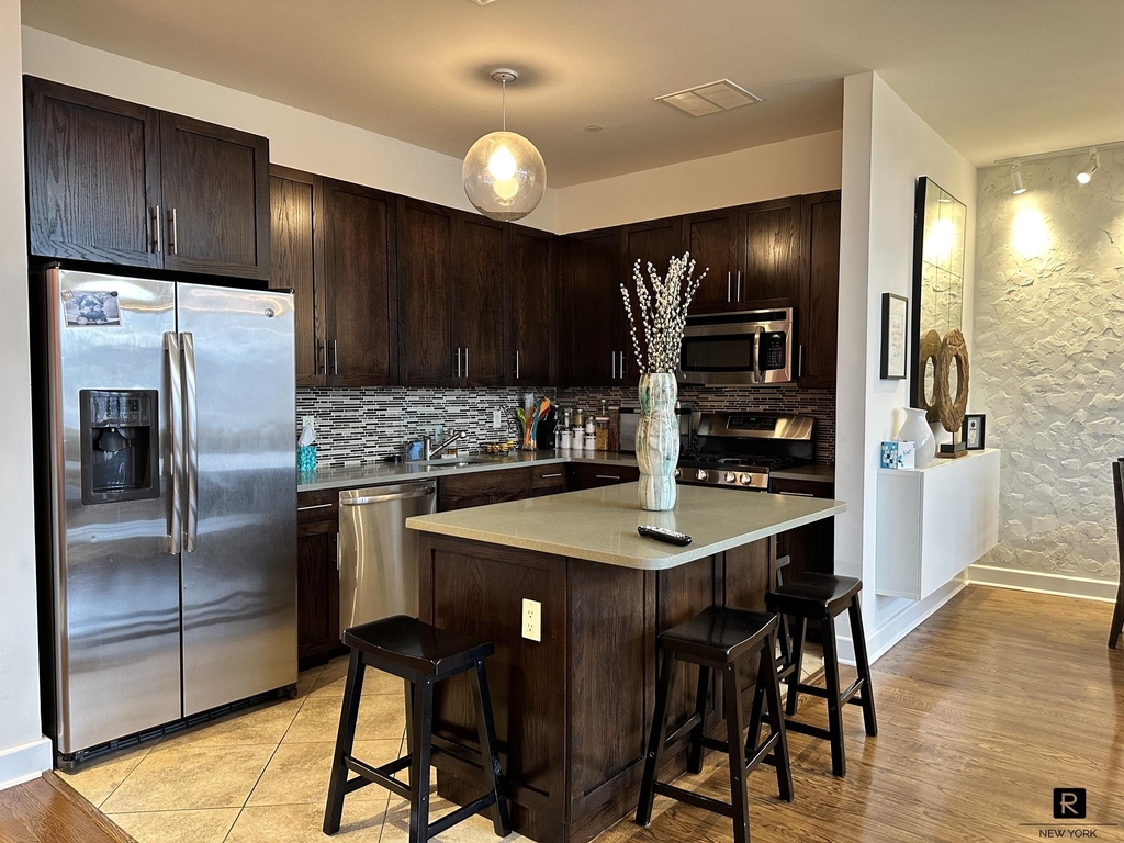 90 Bay Street Landing - Photo 2