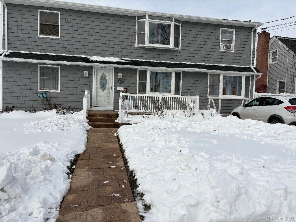 223 Audley Court S - Photo 1