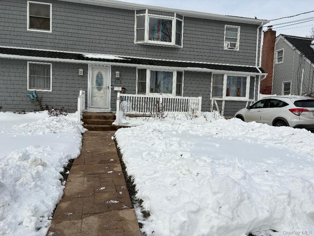 223 Audley Court S - Photo 0