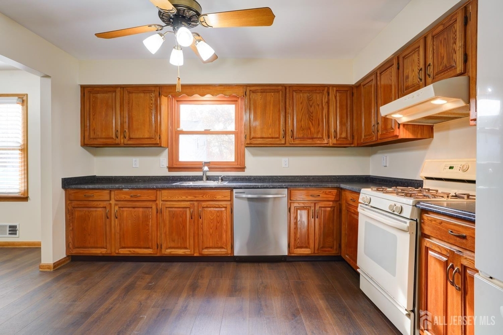 11 Lenox Street - Photo 11
