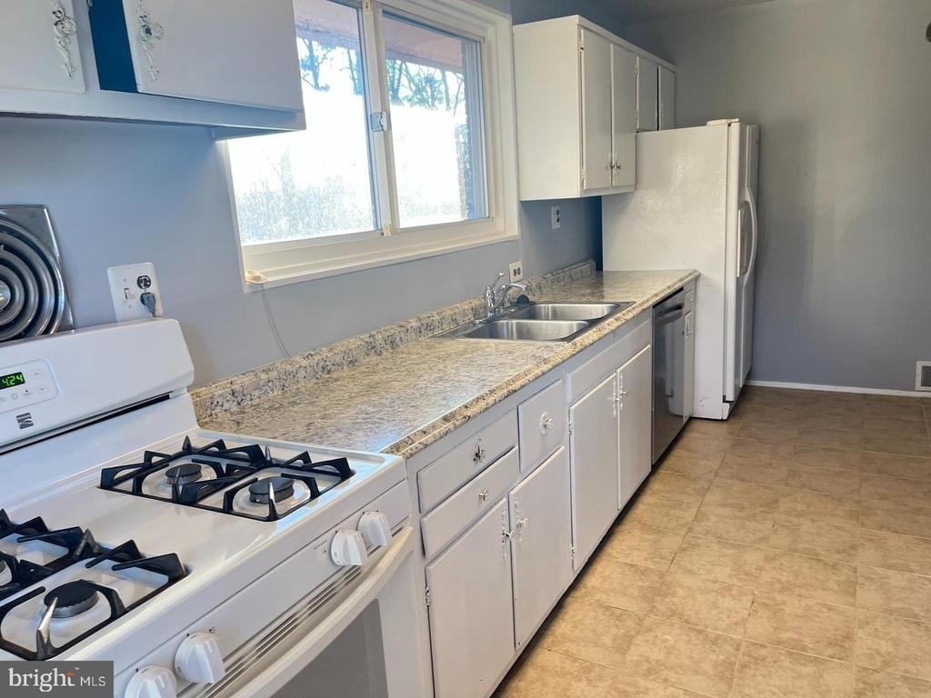 6323 Fenton Court - Photo 8