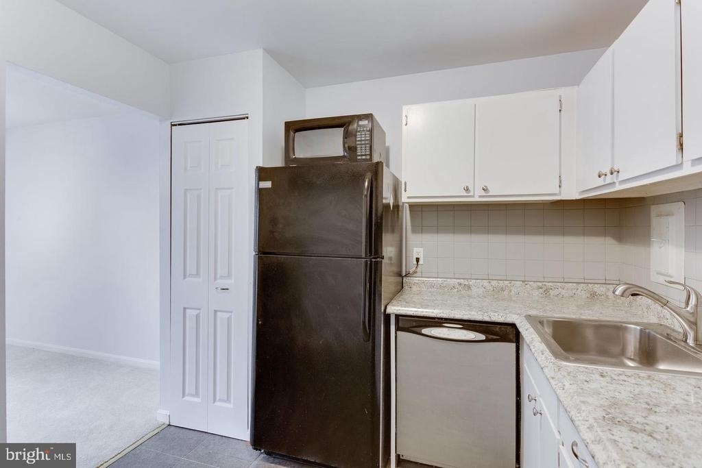26 Canterbury Square - Photo 2