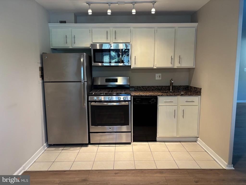 1300 S Arlington Ridge Road - Photo 9