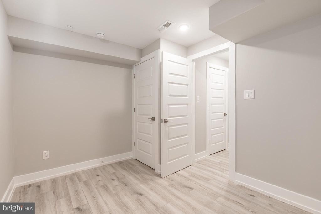 2550 N Howard Street - Photo 8