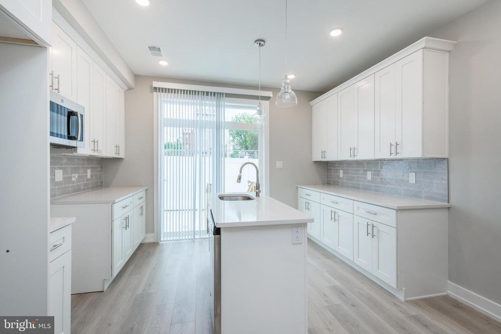 2550 N Howard Street - Photo 0