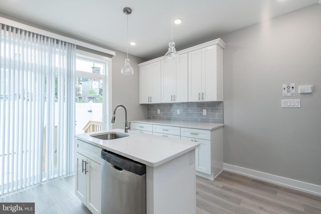 2550 N Howard Street - Photo 2