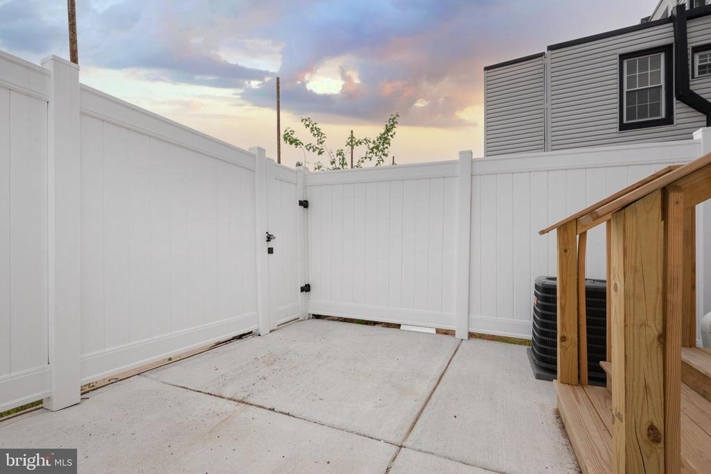 2550 N Howard Street - Photo 12