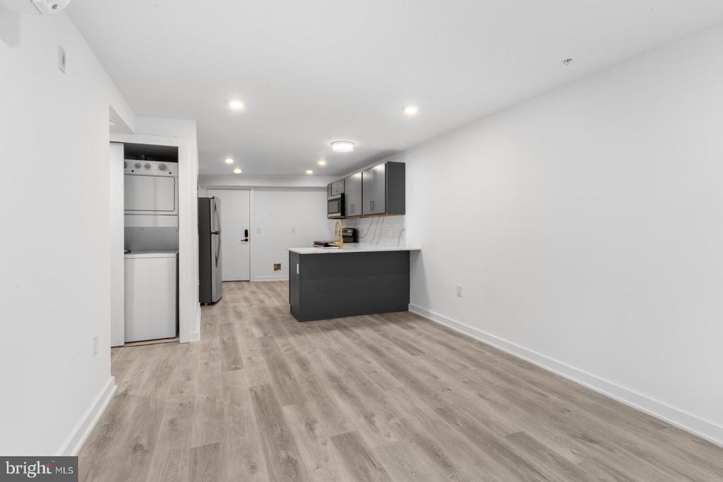 2046 E Lehigh Avenue - Photo 5