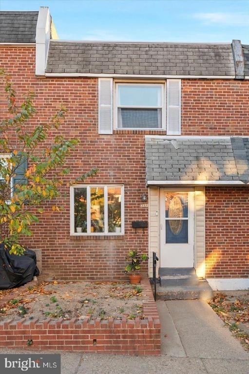 4572 Manayunk Avenue - Photo 2