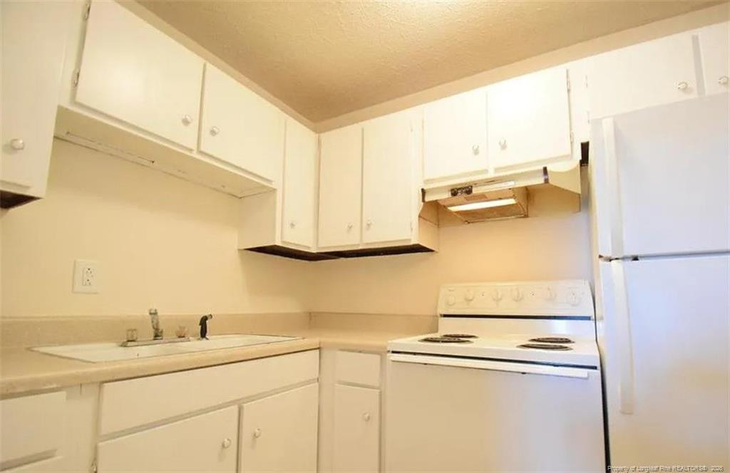 629 Gables Court - Photo 10