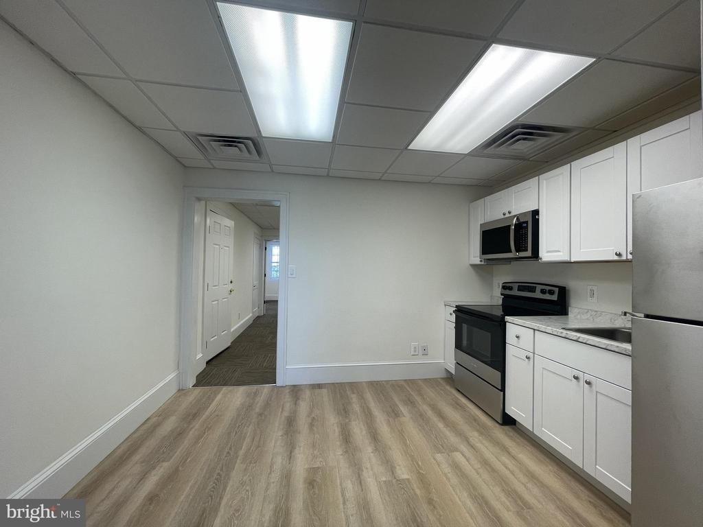 200 High Street W - Photo 2