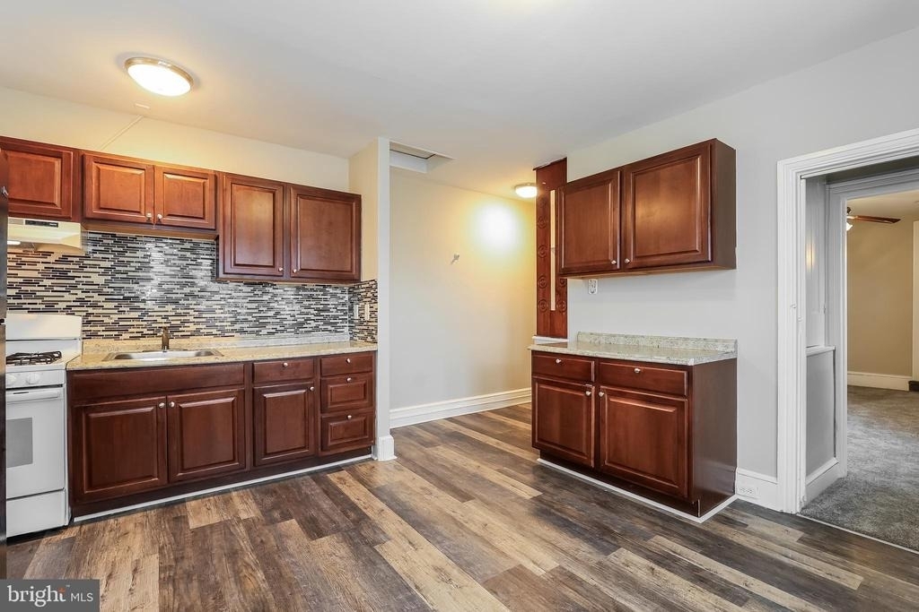 212 E Broad Street - Photo 3
