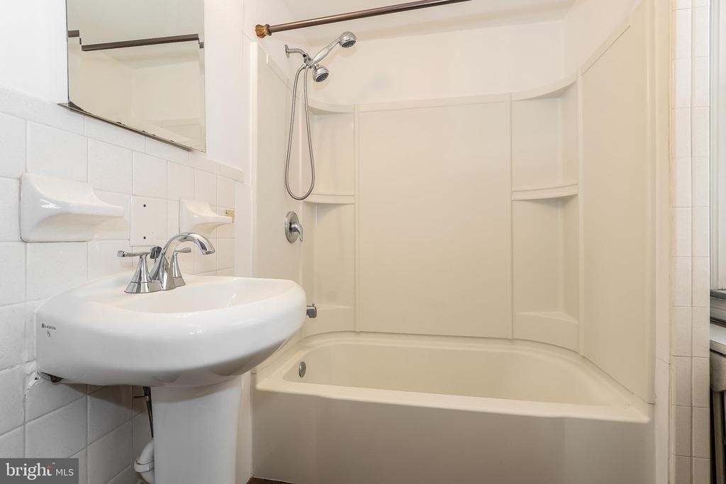 212 E Broad Street - Photo 5