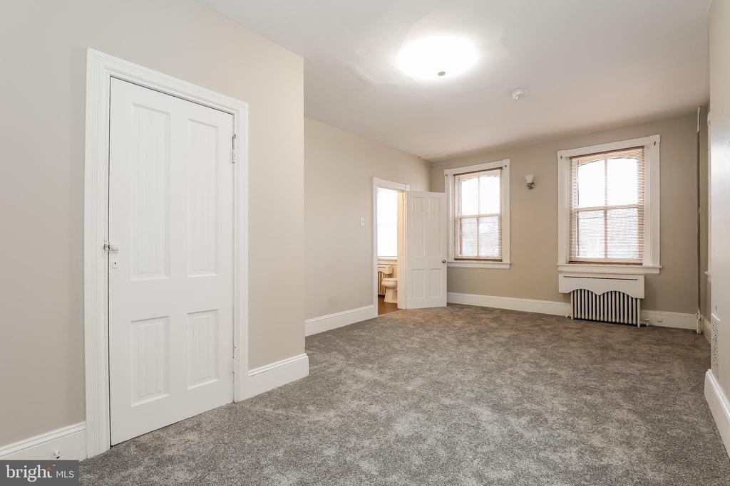212 E Broad Street - Photo 6
