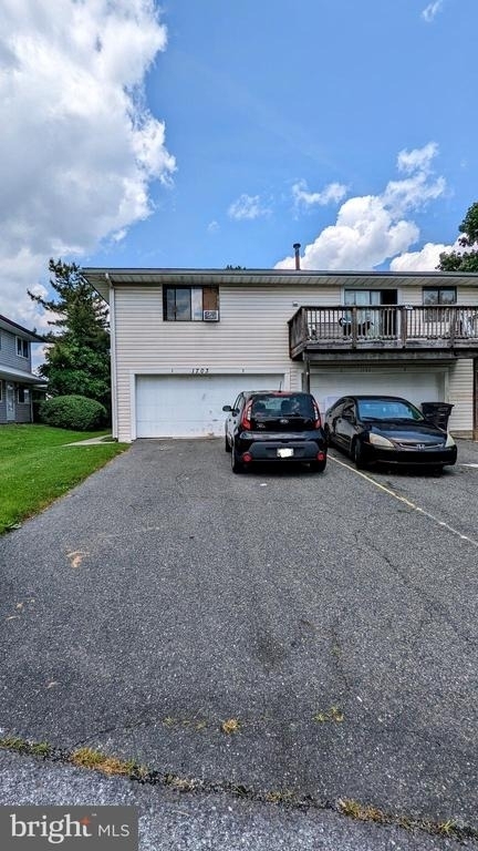 1703 Fountain Rock Way - Photo 3