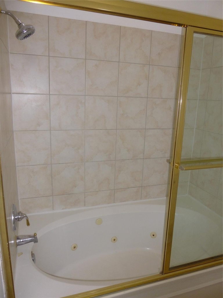 2918 Ranch Road 620 N - Photo 19