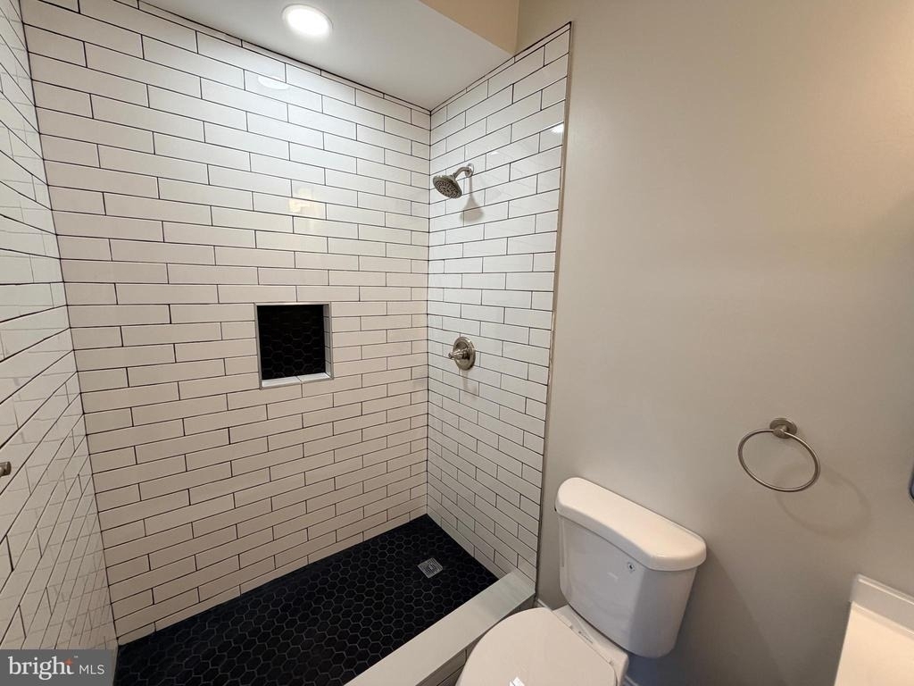 3 E Overlea Avenue - Photo 17