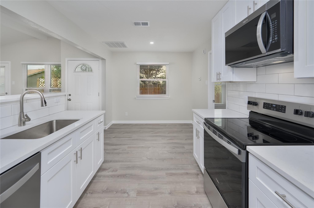 520 Cutty Trl - Photo 0