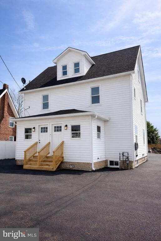 2125 Oakland Road - Photo 0