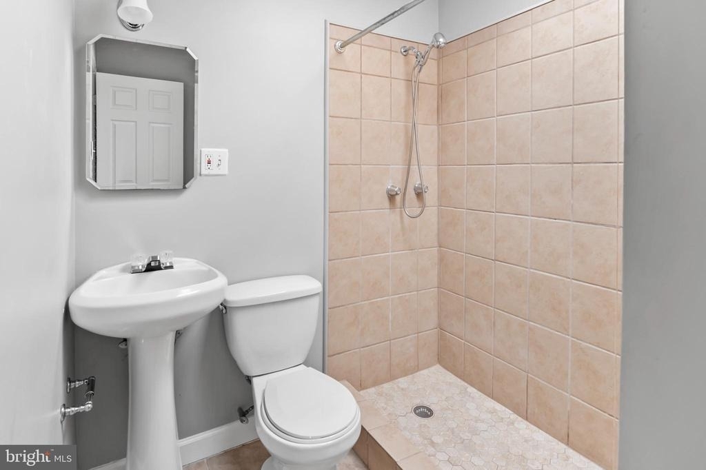 1411 Filbert Street - Photo 9