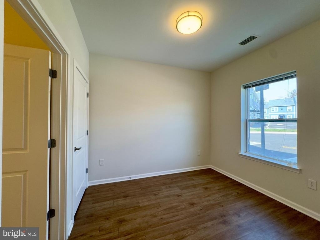 5902 Arizona Avenue - Photo 11