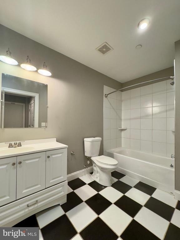 208 E Redwood Street - Photo 2