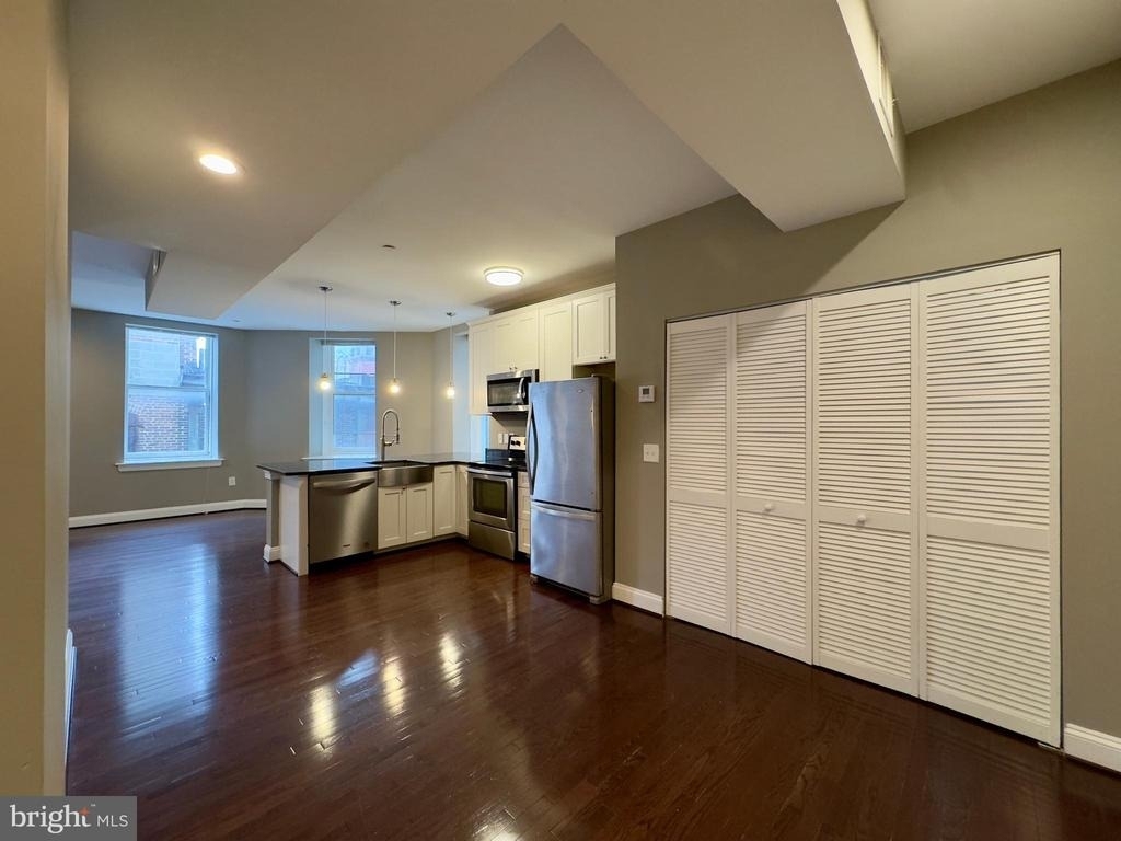208 E Redwood Street - Photo 4