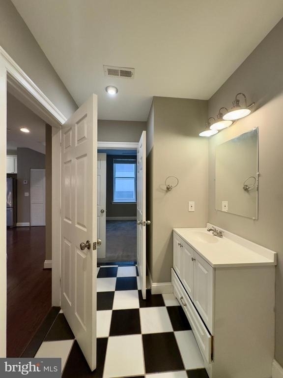 208 E Redwood Street - Photo 3