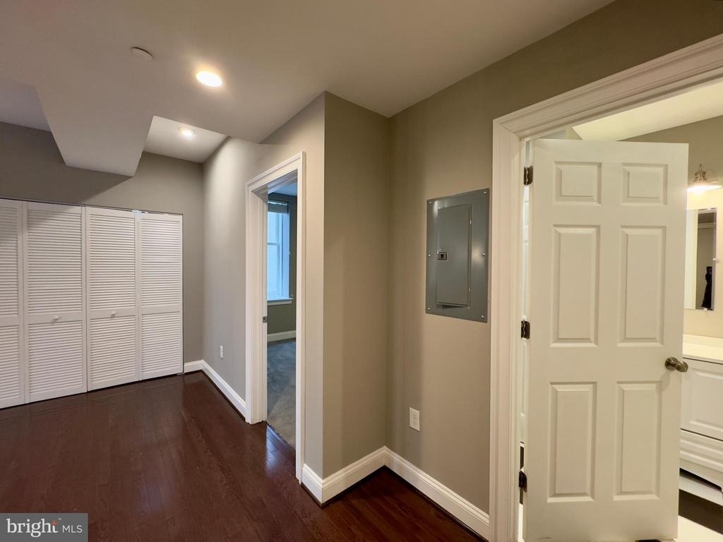 208 E Redwood Street - Photo 1