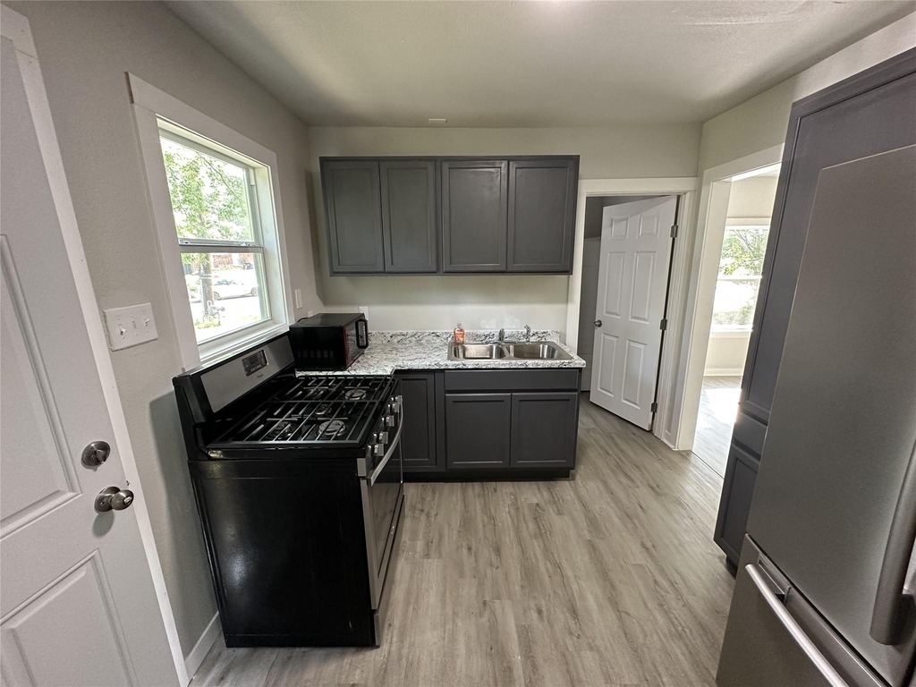 622 Scarbrough St - Photo 4