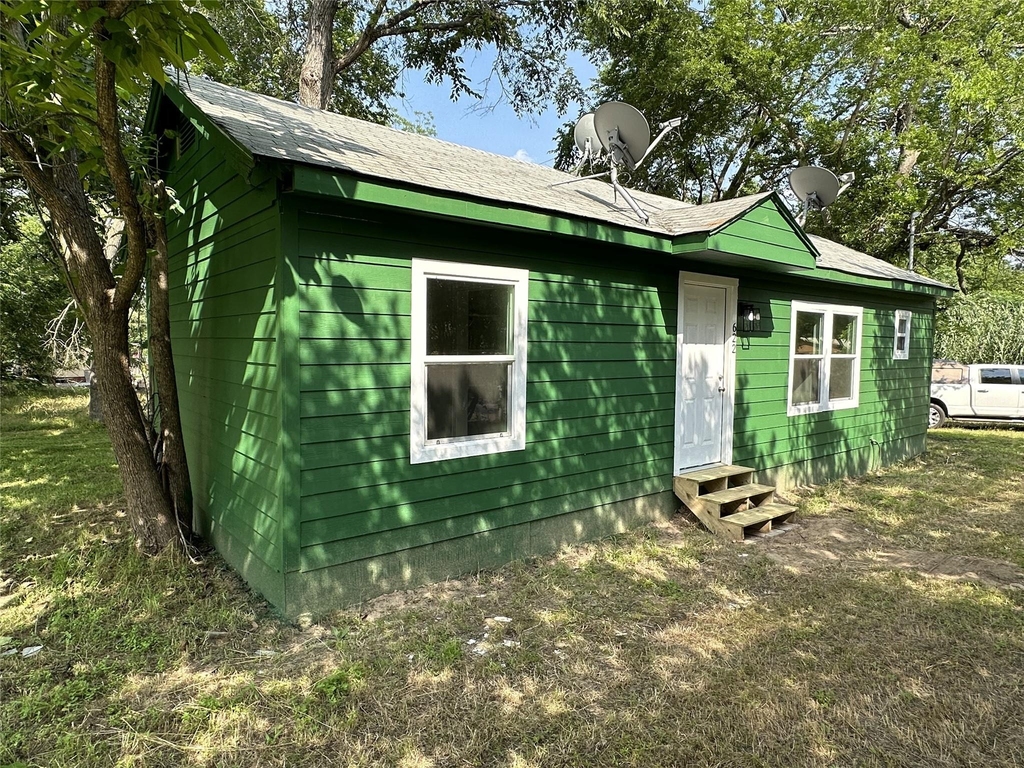 622 Scarbrough St - Photo 0