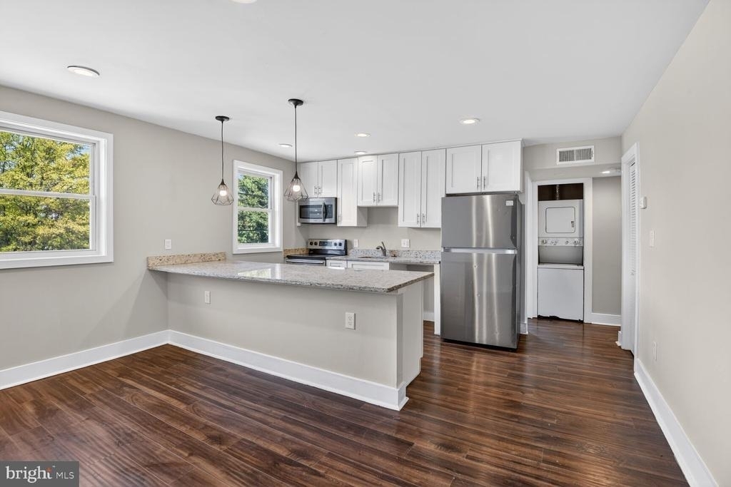 622 Eastern Avenue Ne - Photo 1