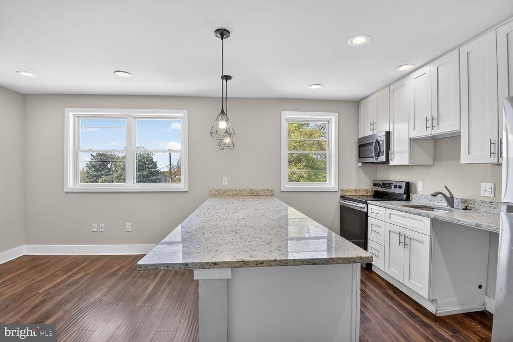 622 Eastern Avenue Ne - Photo 3