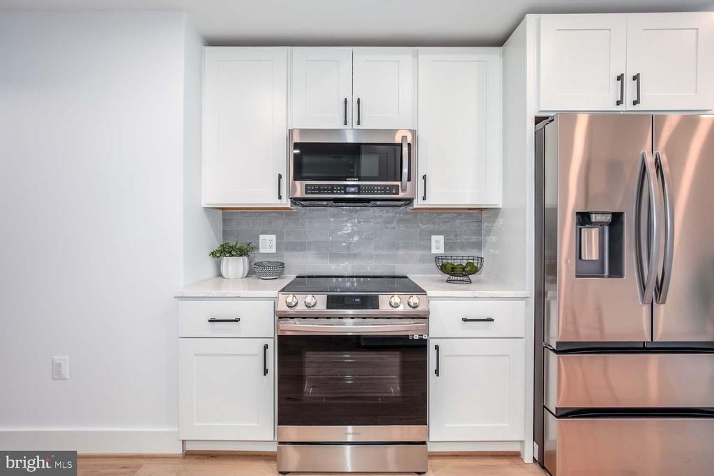 2601 30th Street Ne - Photo 2