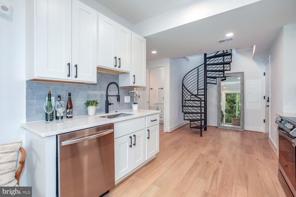 2601 30th Street Ne - Photo 8