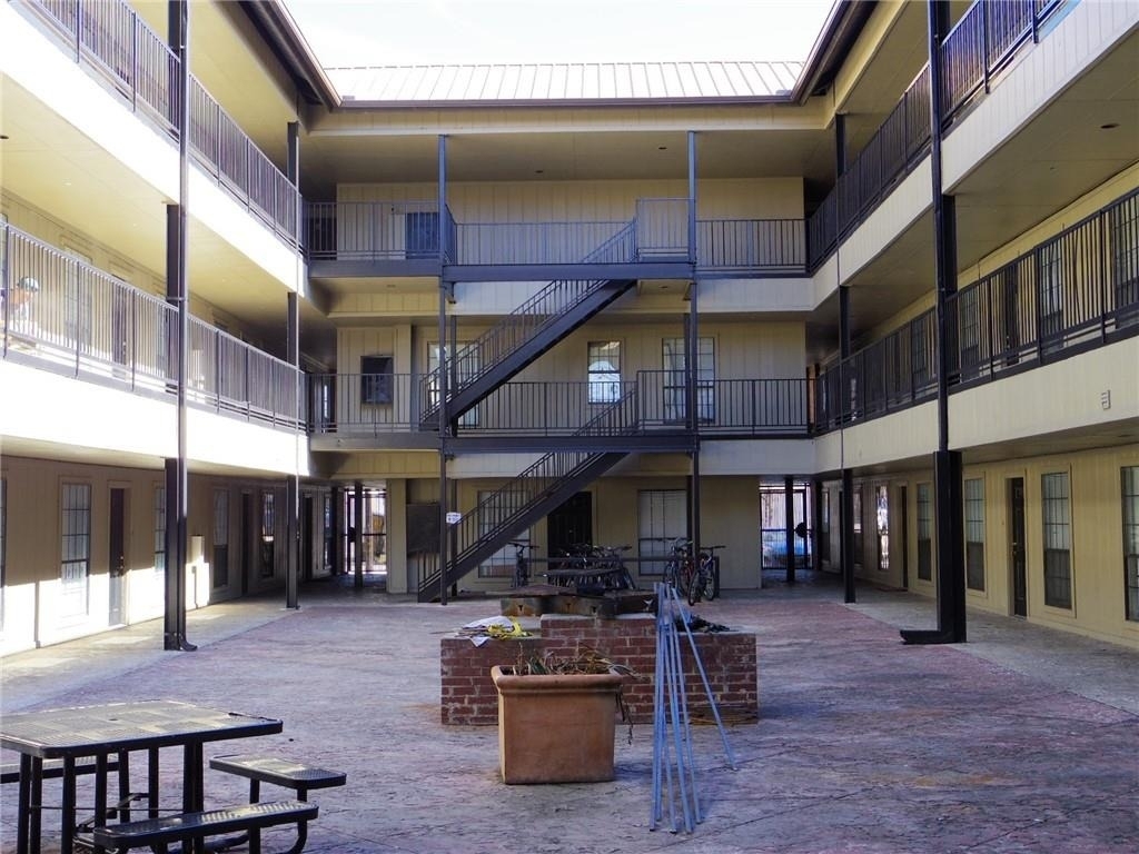 2401 Leon St - Photo 1