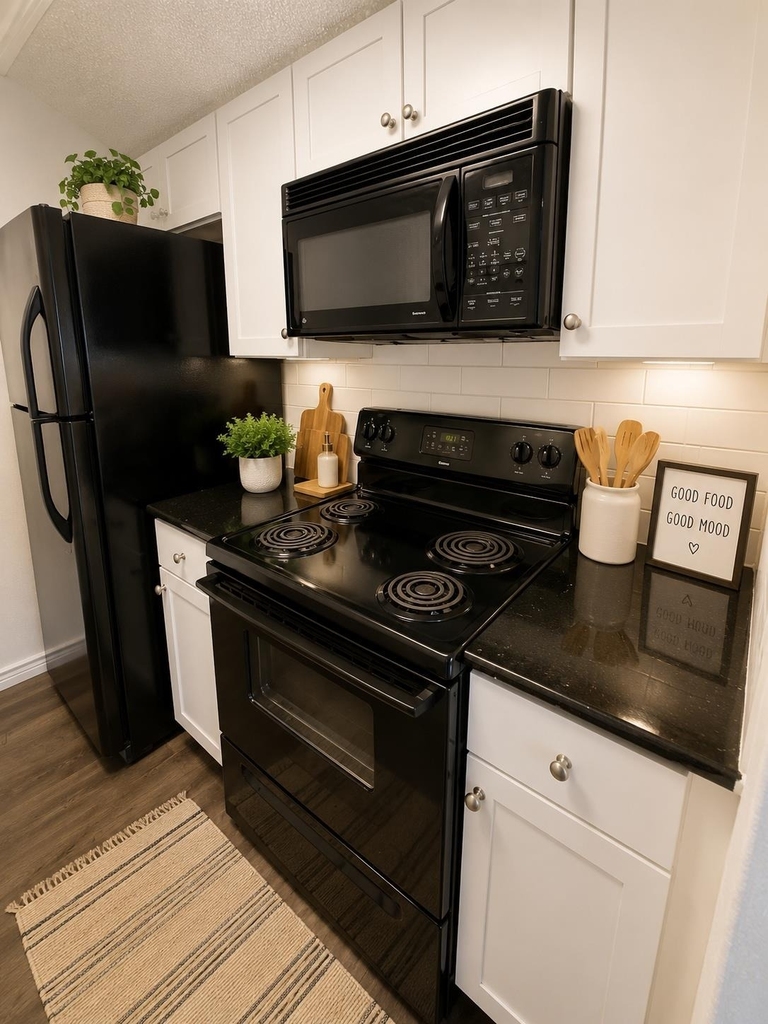 2401 Leon St - Photo 7