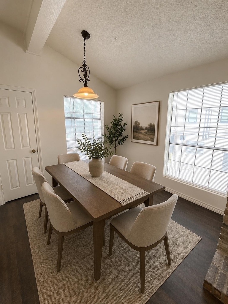 2401 Leon St - Photo 5