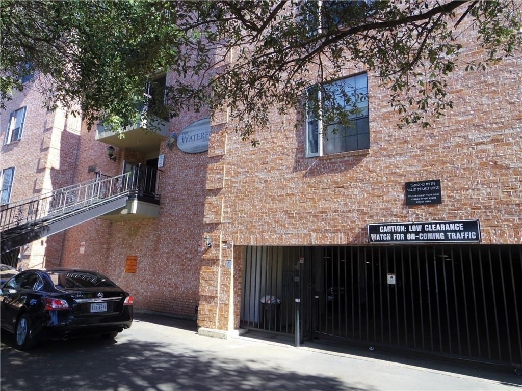 2401 Leon St - Photo 0
