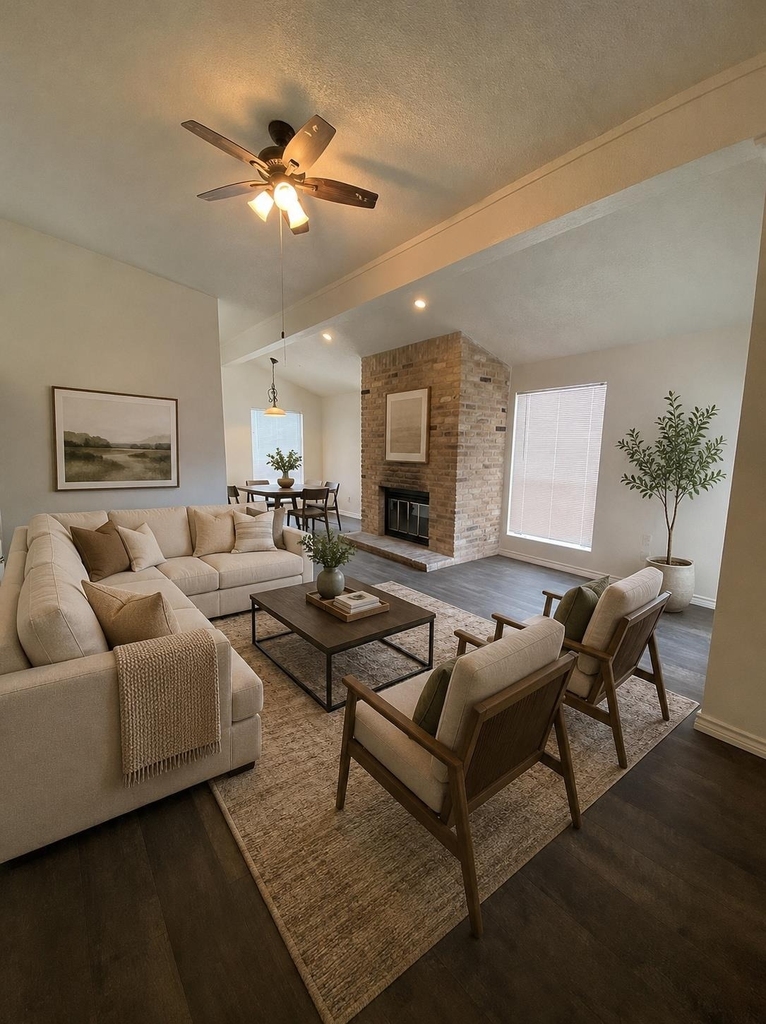 2401 Leon St - Photo 2