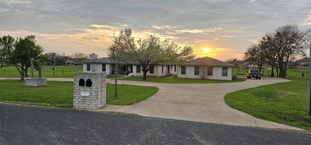 16 Brenda Ln - Photo 0