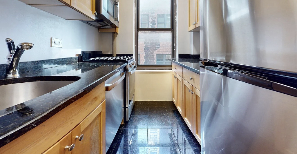 141 East 56th Street - Photo 7