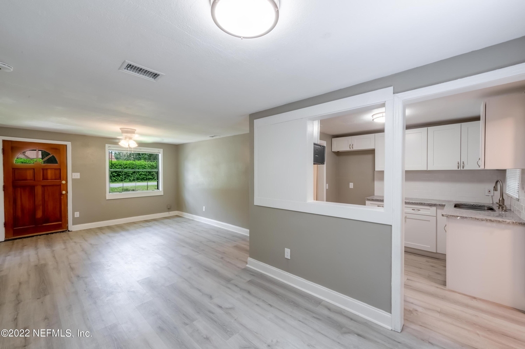 7832 Newton Road - Photo 14