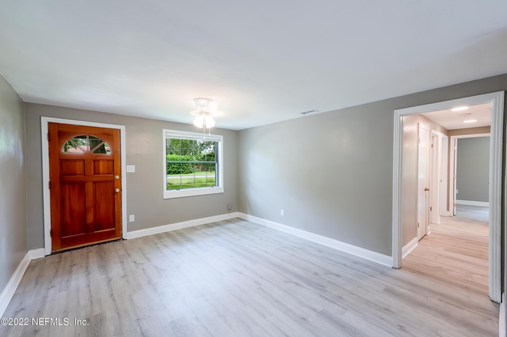 7832 Newton Road - Photo 12