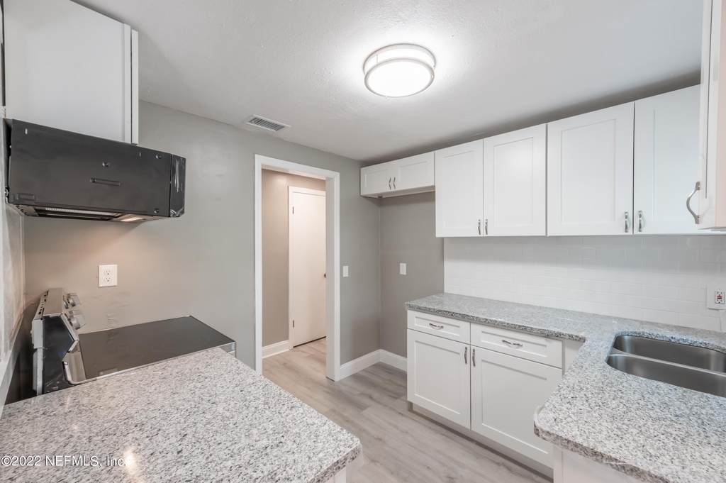 7832 Newton Road - Photo 15