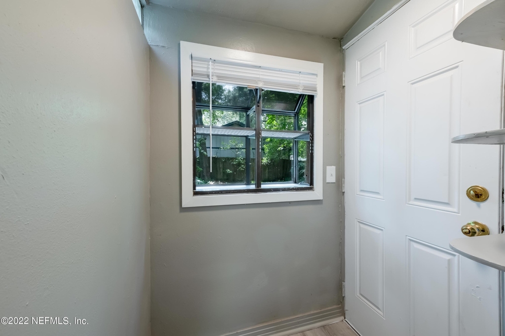 7832 Newton Road - Photo 16