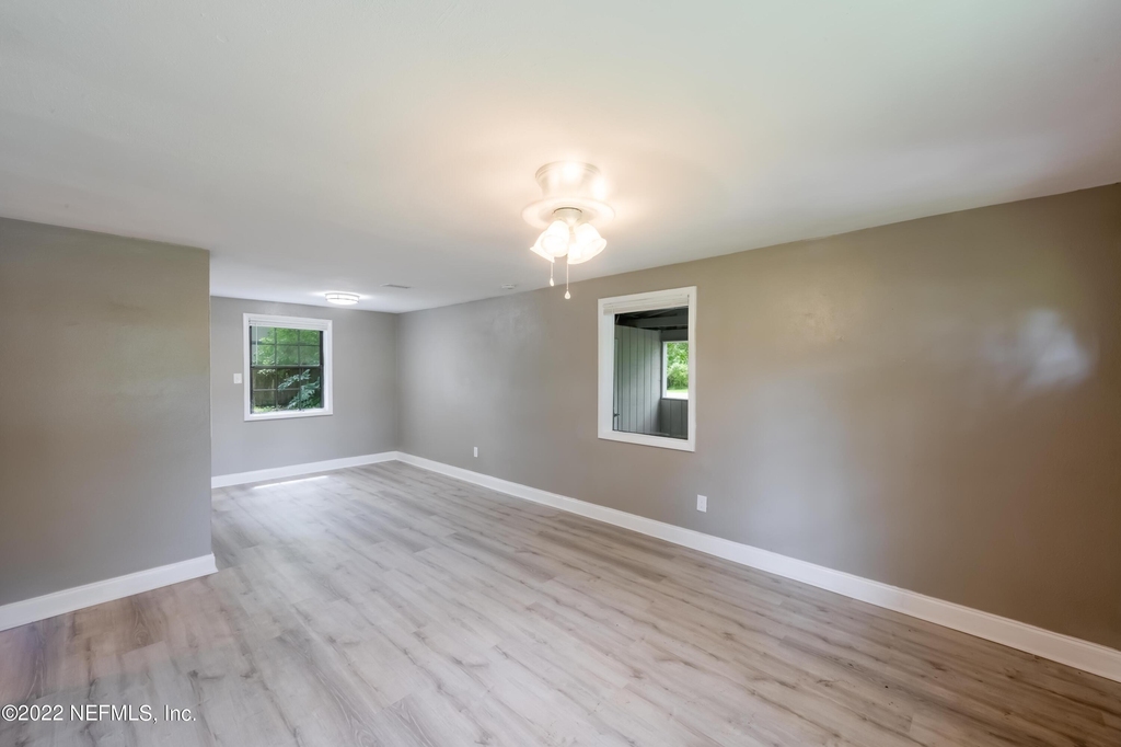 7832 Newton Road - Photo 10