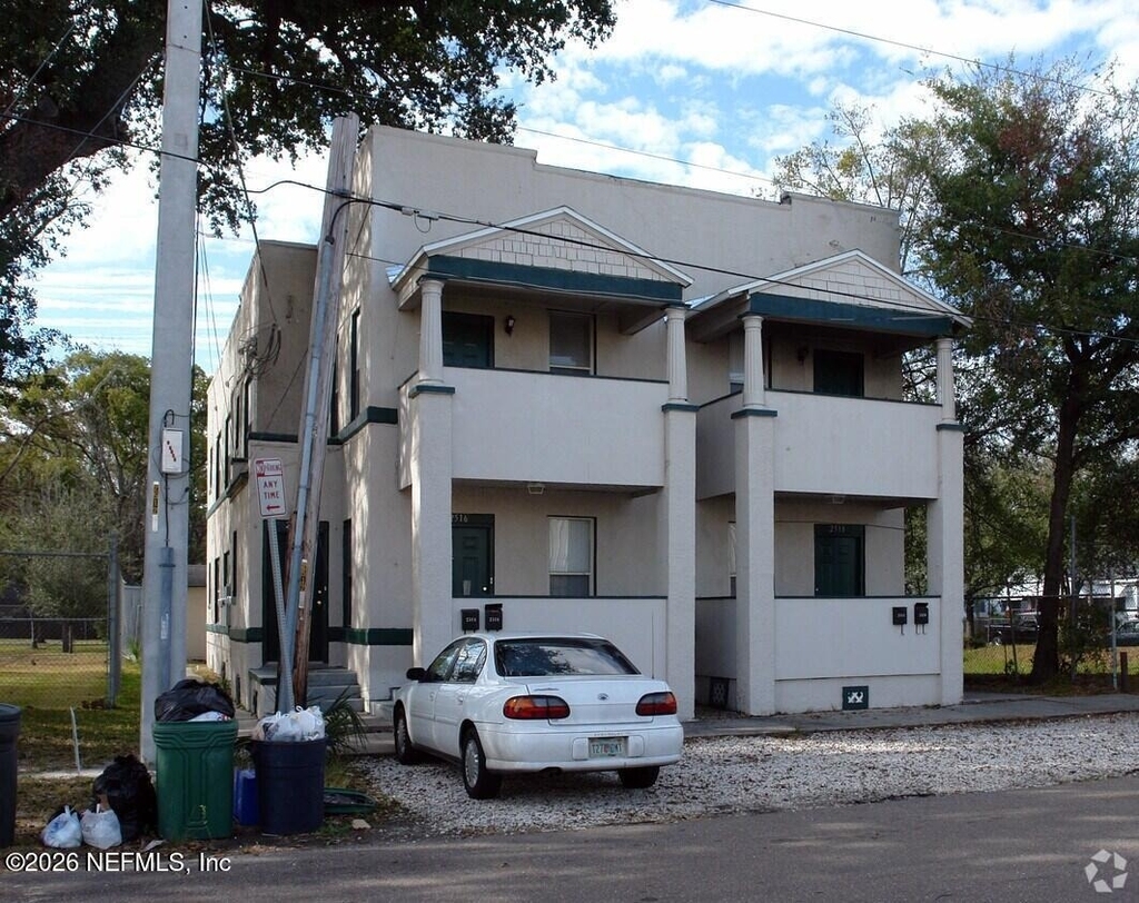 2514 Walnut Street - Photo 0